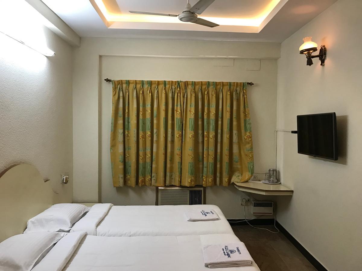 Akg Lodge Kanchipuram Bagian luar foto